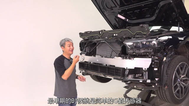 从前后防撞梁能看出，这辆宝马i5的基本结构和上一代的5系非常相似…